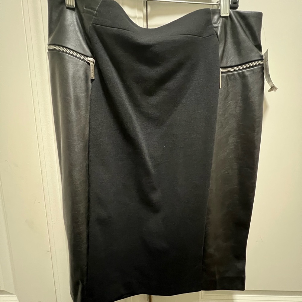 Michael Kors mixed media skirt. Black